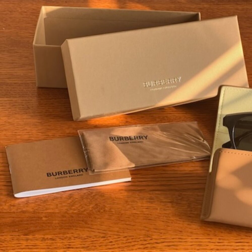 BURBERRY London England Sunglasses - Picture 3 of 7